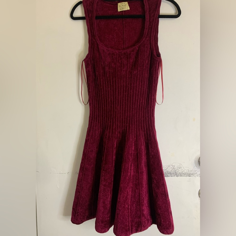 Prelove Sophiticated Torn by Ronny Kobo red dress for all ocassion.